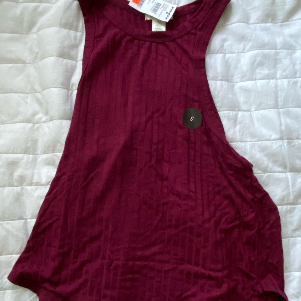 Tillys lose tank top